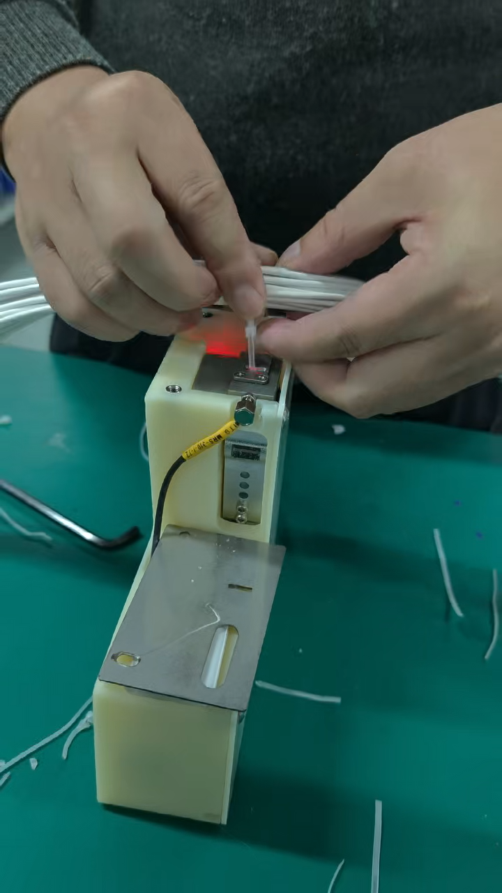 Máy căng và cắt dây rút tự động (kích hoạt cảm ứng) JW-SLQ
