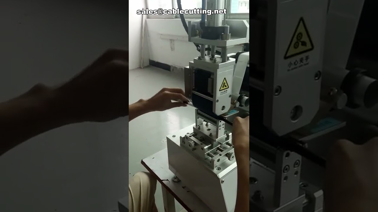 Máy In Nhãn Dây Cáp Chuyên Nghiệp | Giải Pháp Dán Nhãn Kiểu Cờ Gấp Hiệu Quả