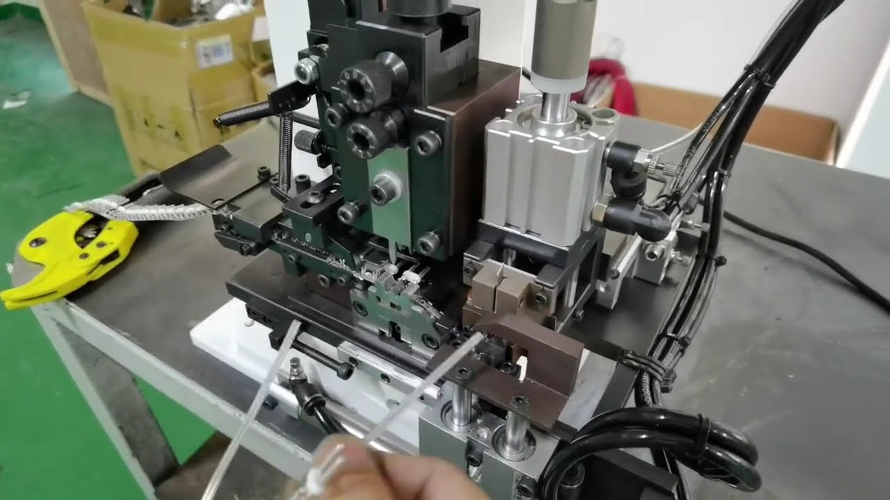 Máy tuốt dây và bấm đầu cos dạng dây cáp bó - Video chạy thử thực tế, tách dây song song